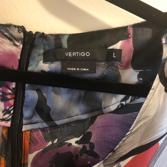 Stunning floral dress - Picture 3 of 4